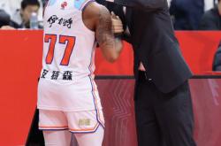 开云平台-关于新疆队横扫江苏队，孙铭徽带队取胜的信息