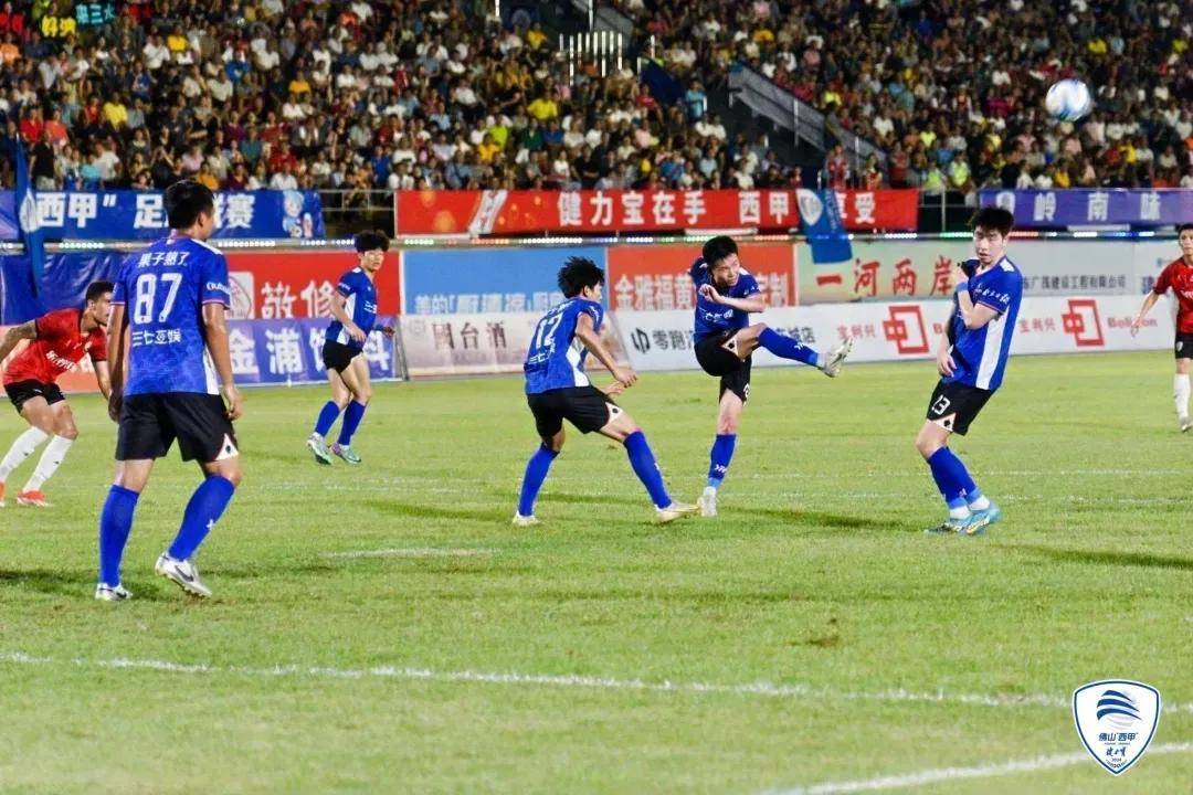 足球盛事演绎精彩，球员实力角逐争胜的简单介绍