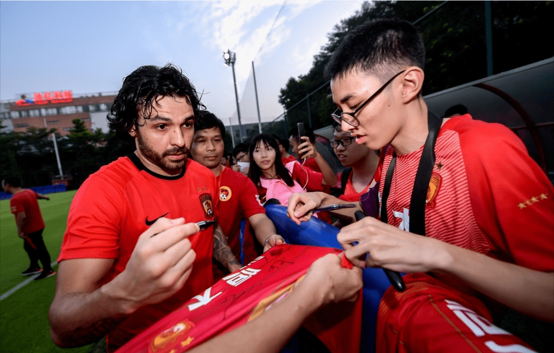 面对恒大，恒大上演戏剧性一战的简单介绍