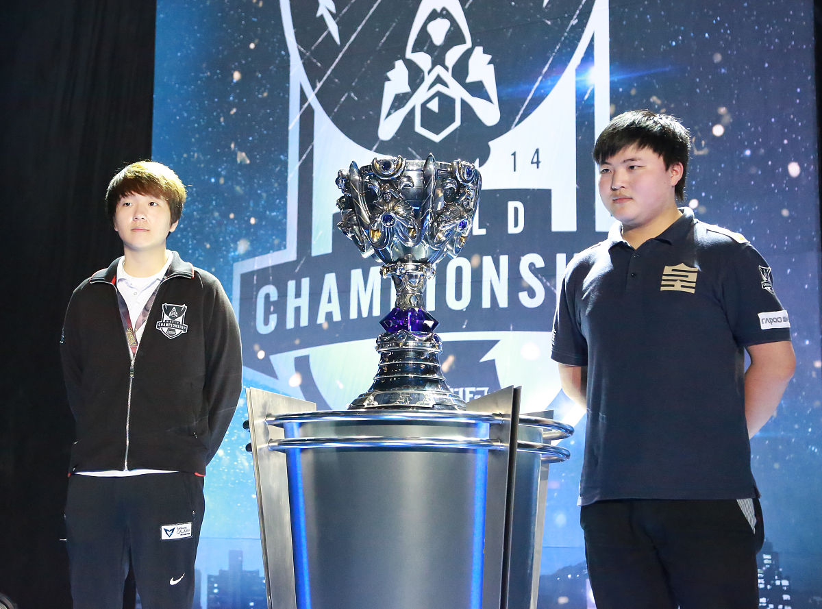 RNG绝杀BLG，Xiaohu操刀奇招英雄翻盘入围赛3:1（广州）