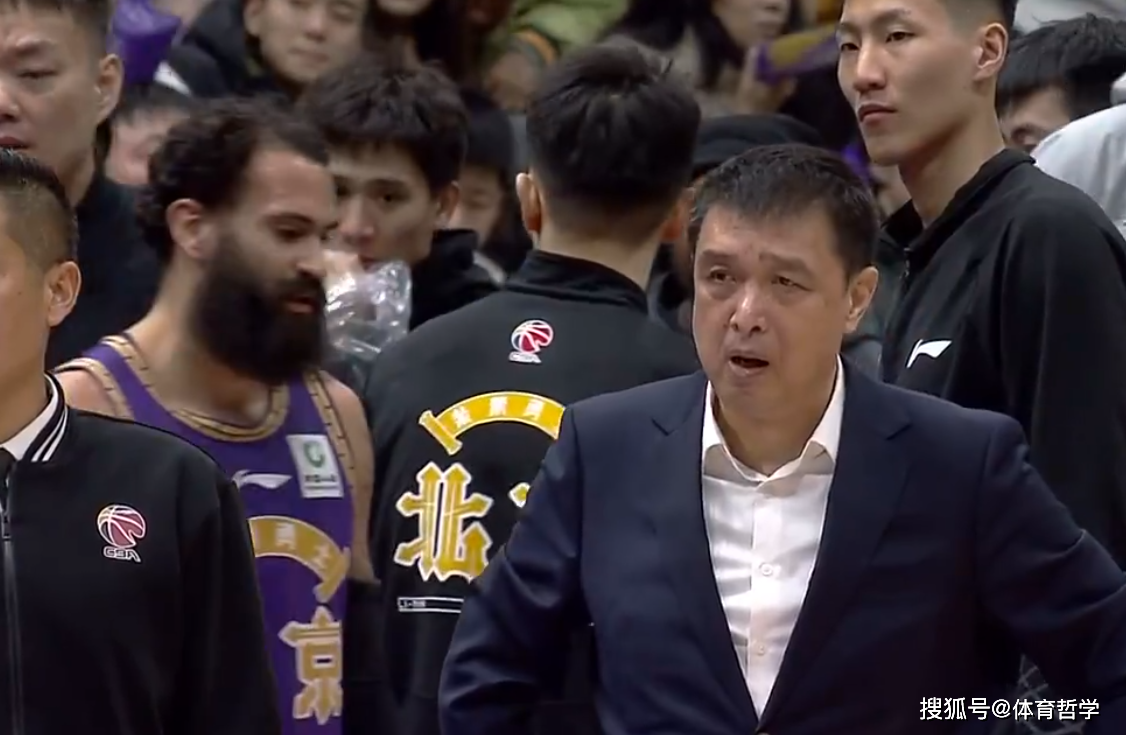 兹连队击败黑马，成功晋级淘汰赛