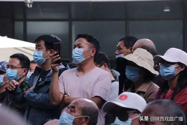 包含亚洲新秀勇夺头坛，刷新世界纪录再出发的词条