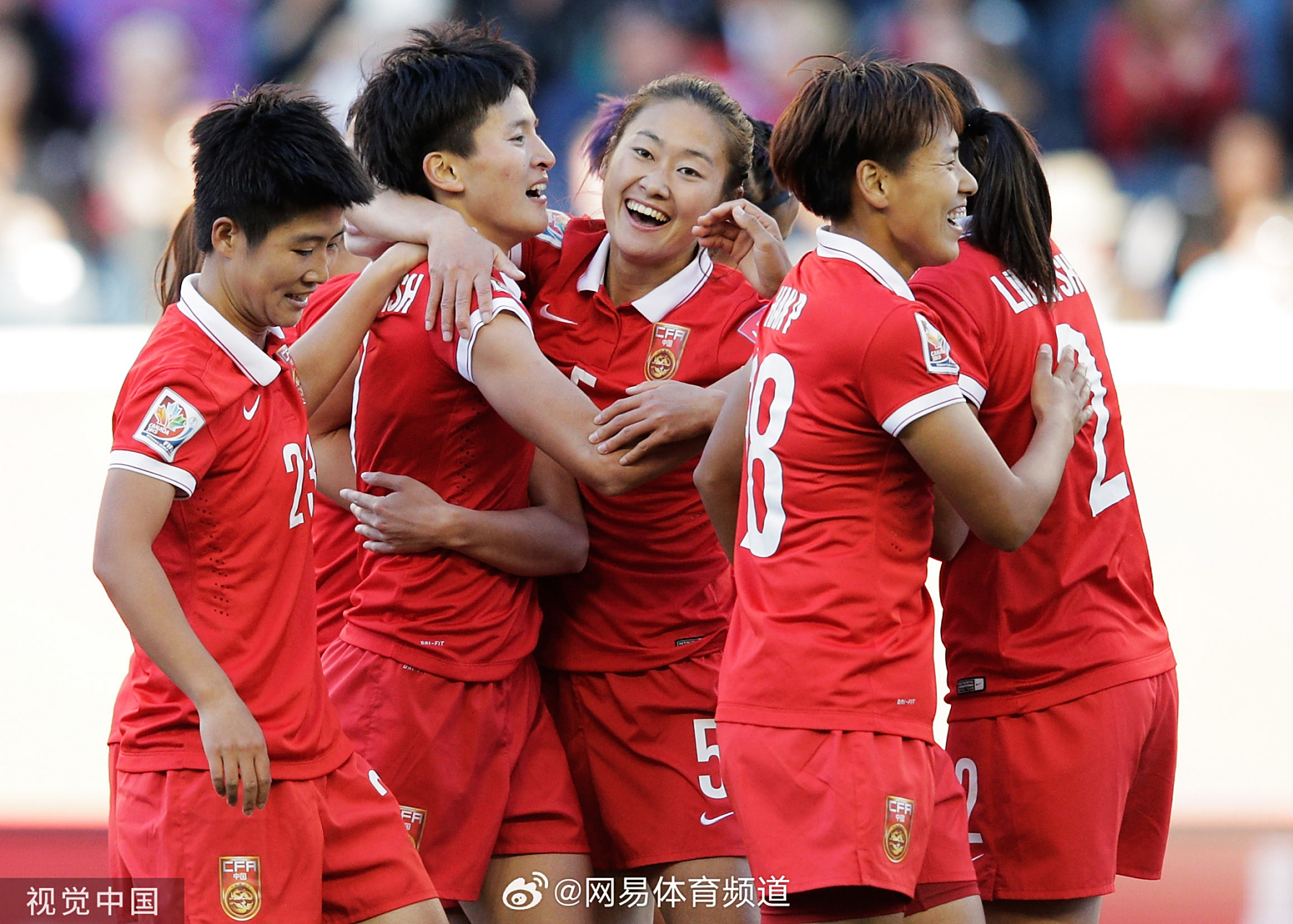 关于充满活力的女足运动员积极备战冲刺胜利的信息