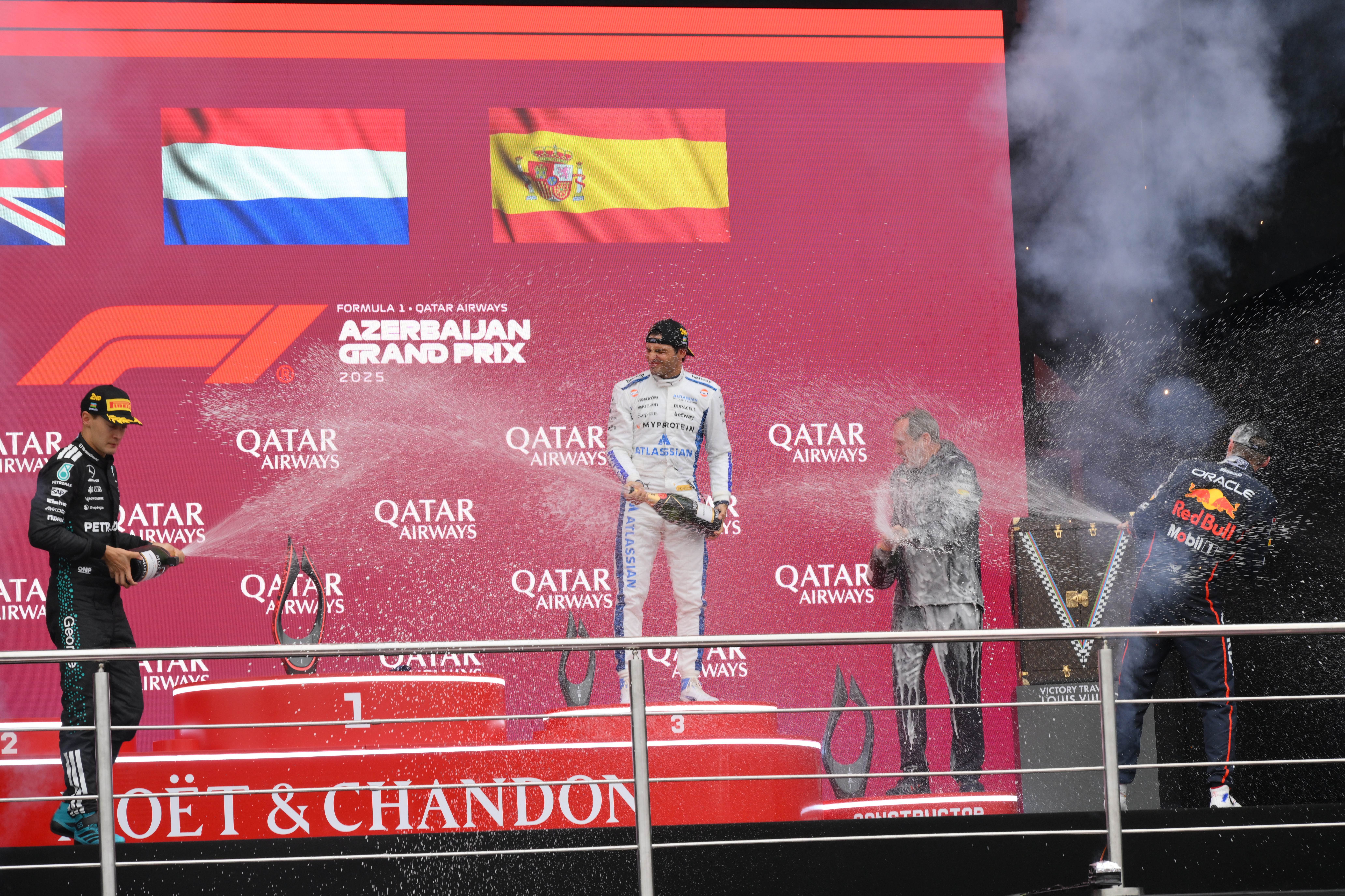 包含红牛二队绝杀红牛车队,塞恩斯统治全场的词条 包含红牛二队绝杀红牛车队,塞恩斯统治全场的词条