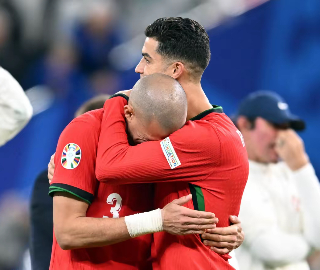 奥地利队完胜葡萄牙队,波尔带队取胜 奥地利队完胜葡萄牙队,波尔带队取胜